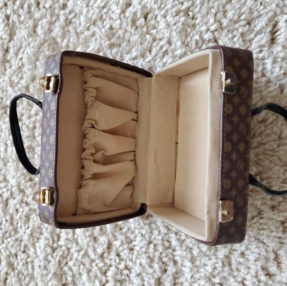 Integrity Toys Fashion Royalty Collectible Luggage - Picture 4 of 6